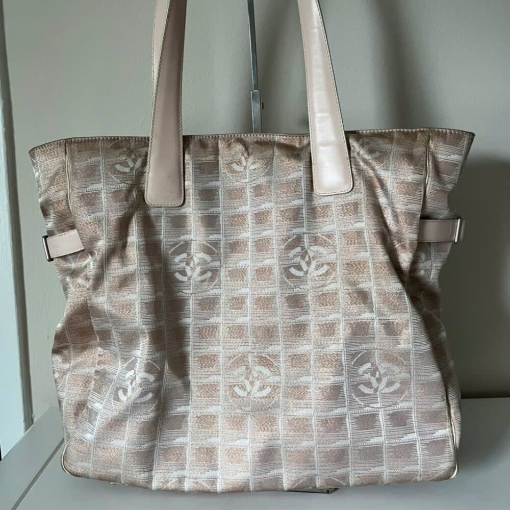 CHANEL Travel Ligne Tote